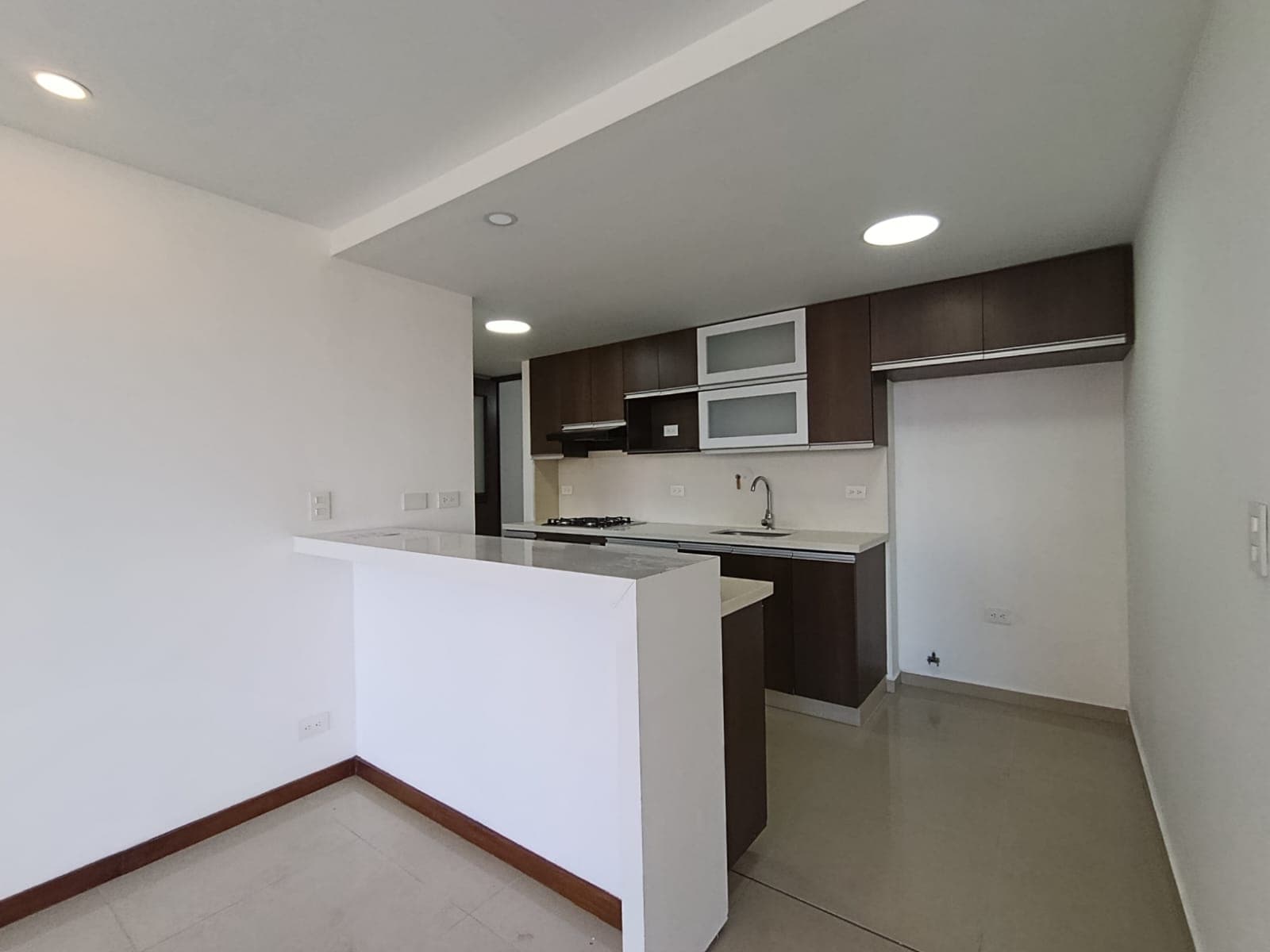 Apartamento en arriendo en Los Balsos, El Poblado, Medellín — foto 4 de 13