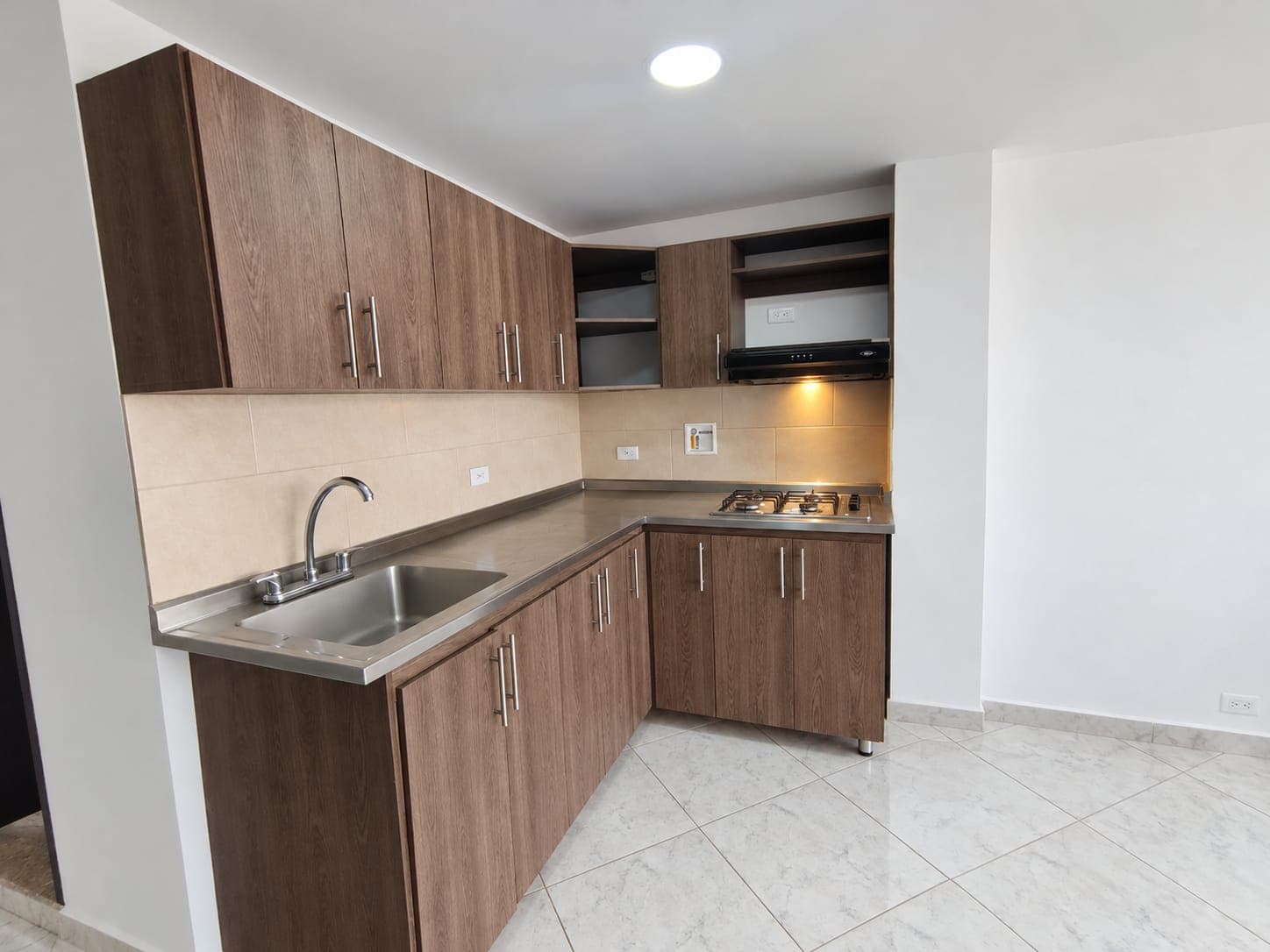 Apartamento en arriendo en Santa Mónica, La America, Medellín — foto 1 de 16