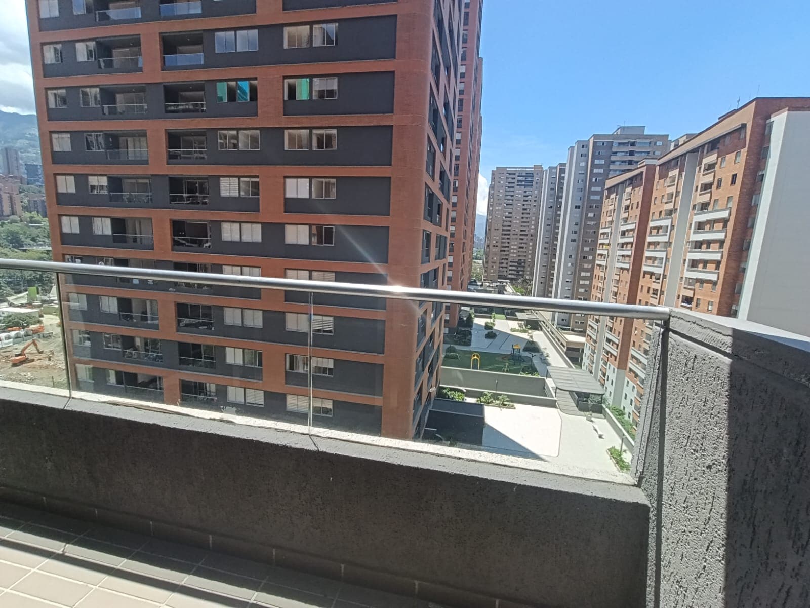 Apartamento en arriendo en Ciudad del Rio, El Poblado, Medellín — foto 1 de 20