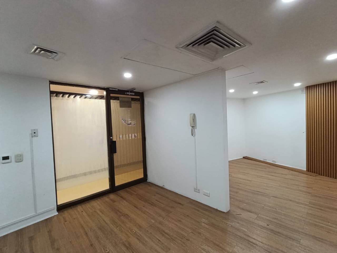 Oficina en arriendo en Castropol, El Poblado, Medellín — foto 3 de 13