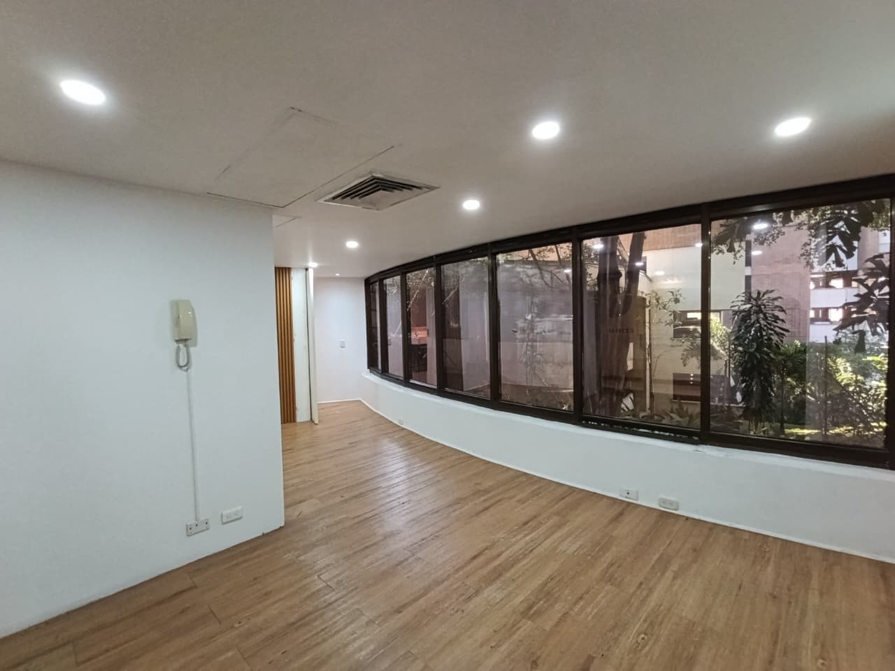 Oficina en arriendo en Castropol, El Poblado, Medellín — foto 5 de 13