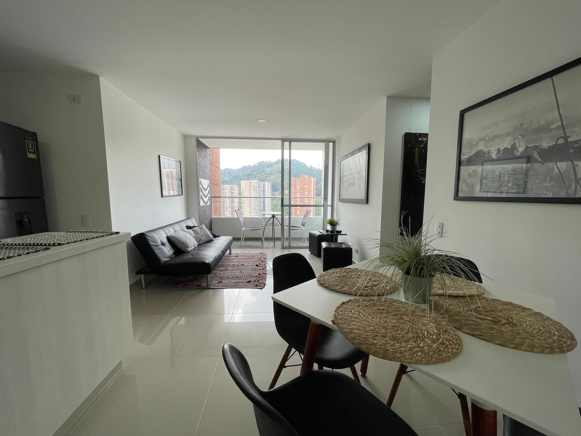Apartamento en arriendo en Prados de Sabaneta — foto 1 de 19