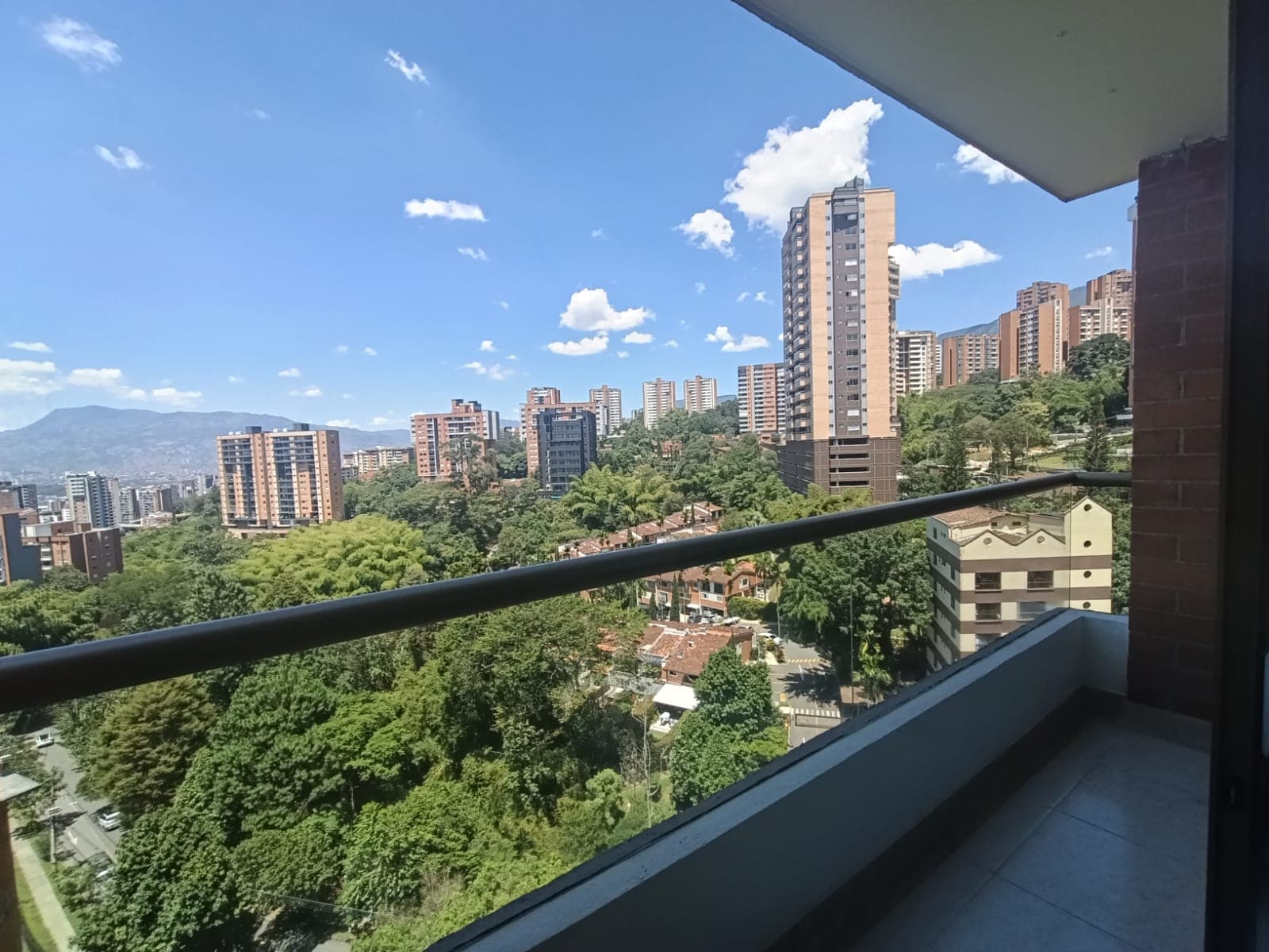 Apartamento en arriendo en Cumbres, Envigado — foto 1 de 18