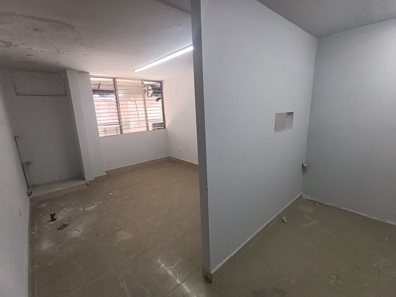 Bodega en arriendo en La Candelaria, Centro, Medellín — foto 1 de 11