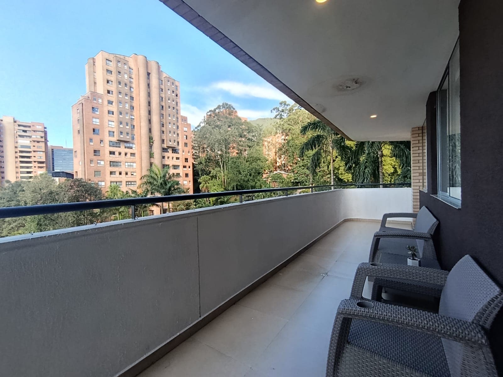 Apartamento en arriendo en La Visitacion Los Gonzalez, El Poblado, Medellín — foto 2 de 15