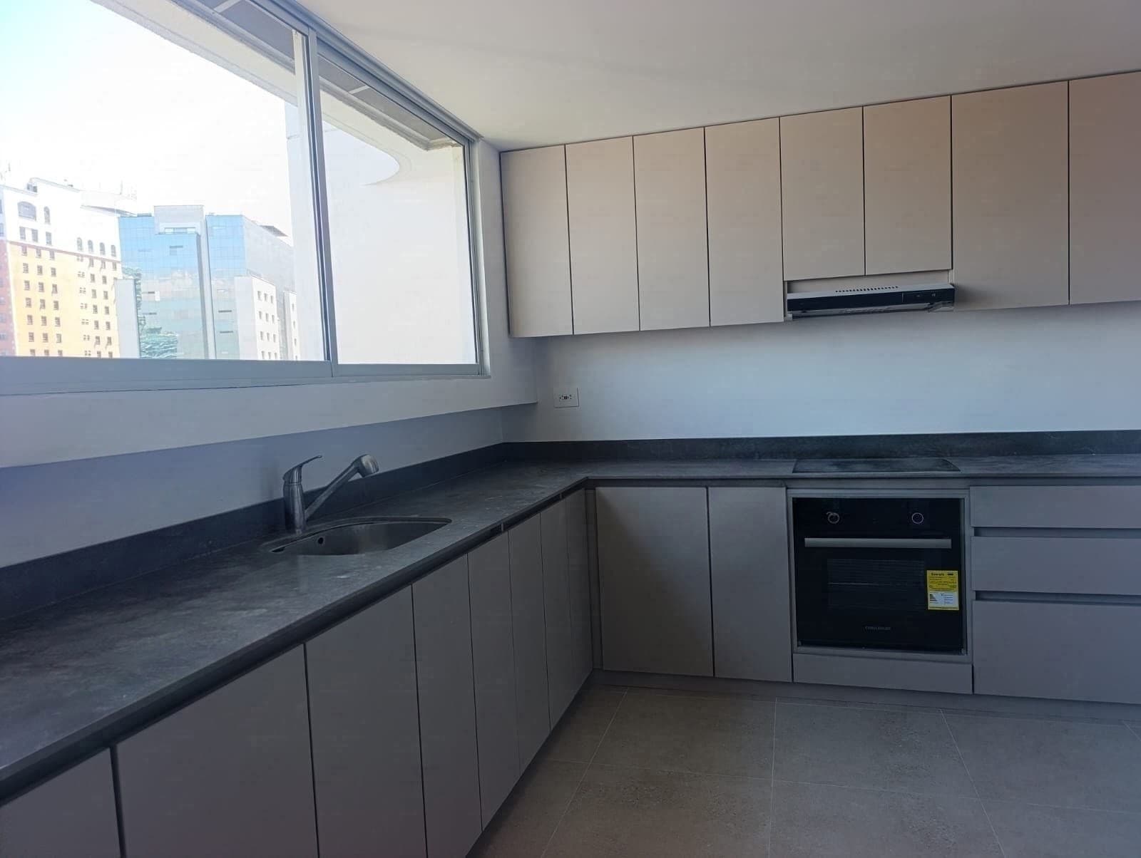 Apartamento en arriendo en Patio Bonito, El Poblado, Medellín — foto 4 de 15