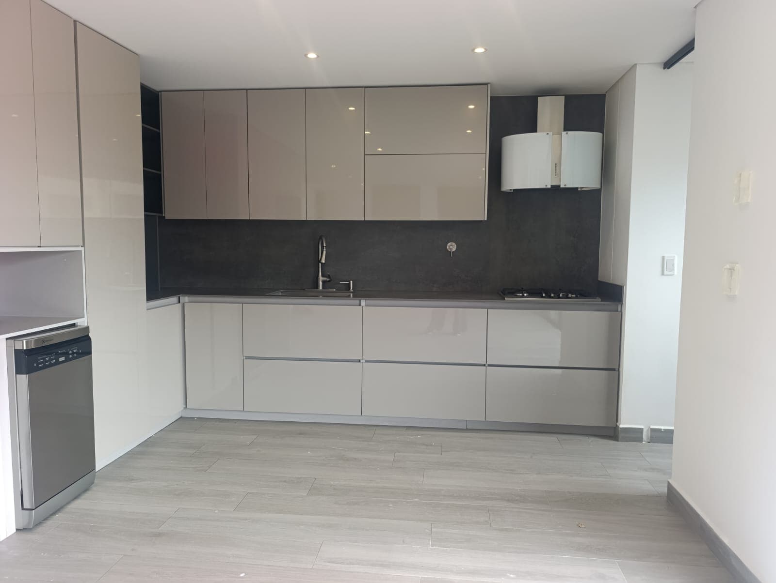 Apartamento en arriendo en La Palma, Belen, Medellín — foto 1 de 17