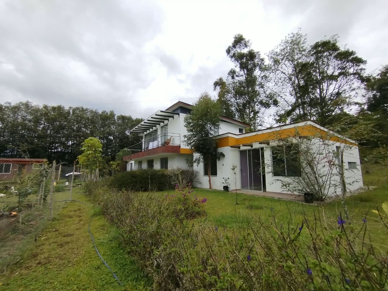 Casa Campestre en arriendo en La Ceja — foto 1 de 20