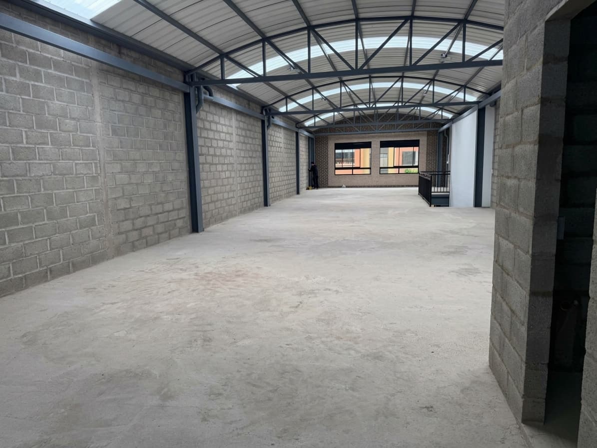 Bodega en arriendo en Parque de Envigado — foto 1 de 12