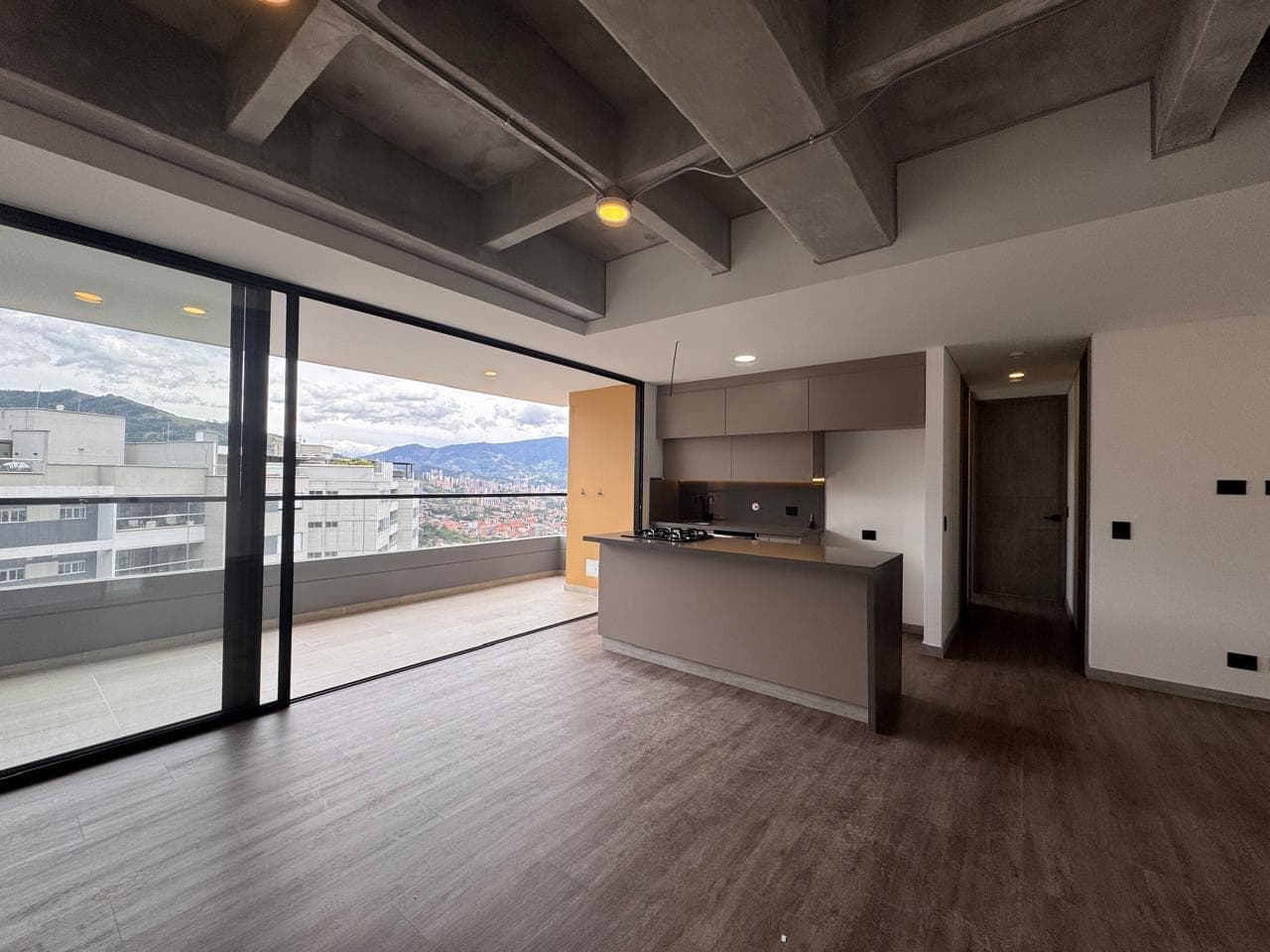 Apartamento en arriendo en Cumbres, Envigado — foto 1 de 14