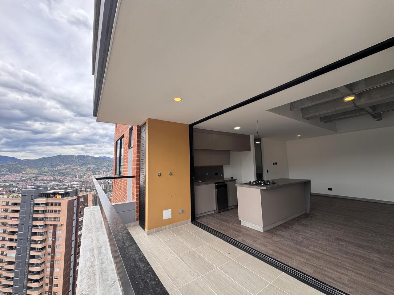 Apartamento en arriendo en Cumbres, Envigado — foto 2 de 14