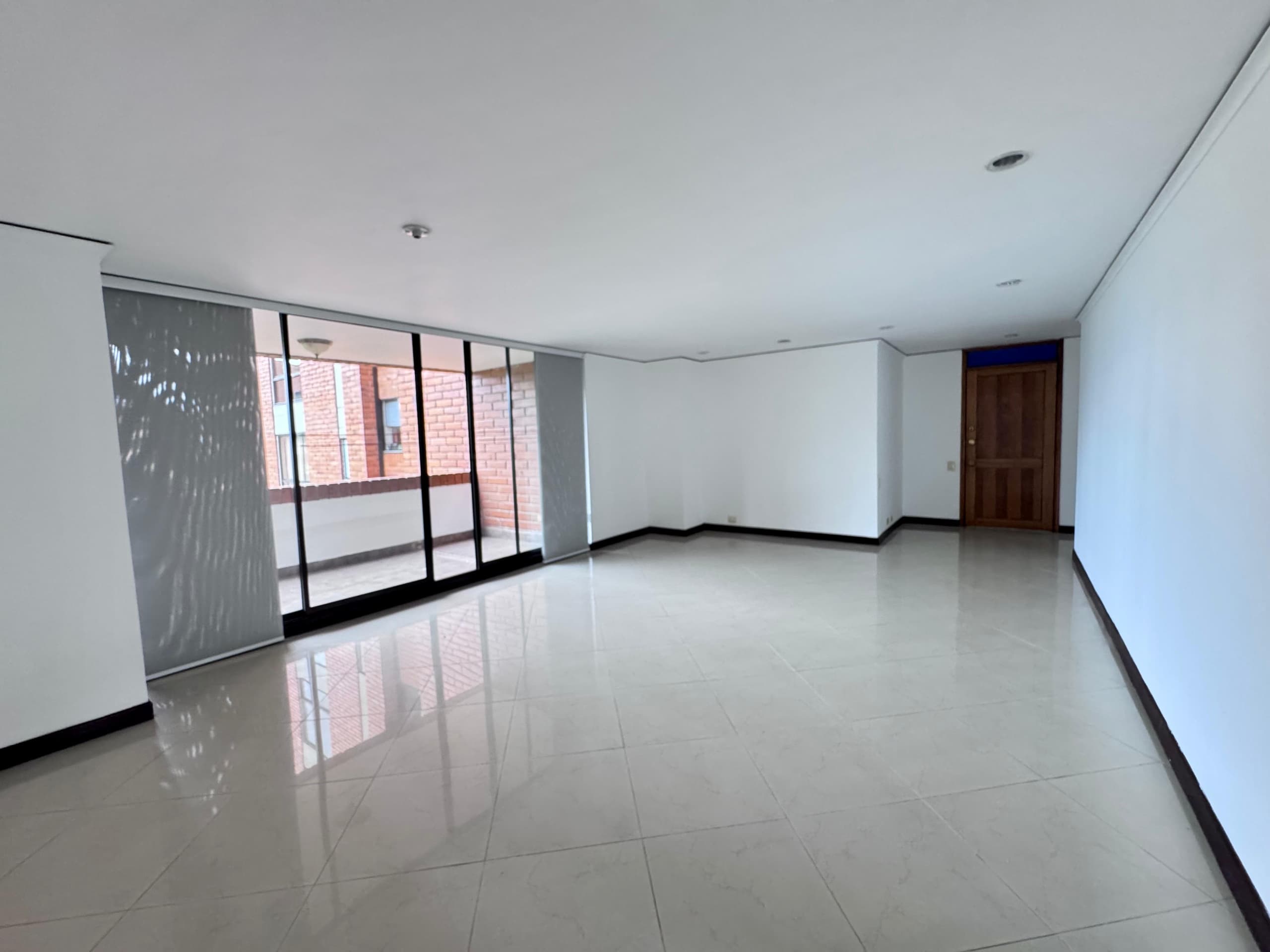 Apartamento en arriendo en Los Balsos, El Poblado, Medellín — foto 1 de 20