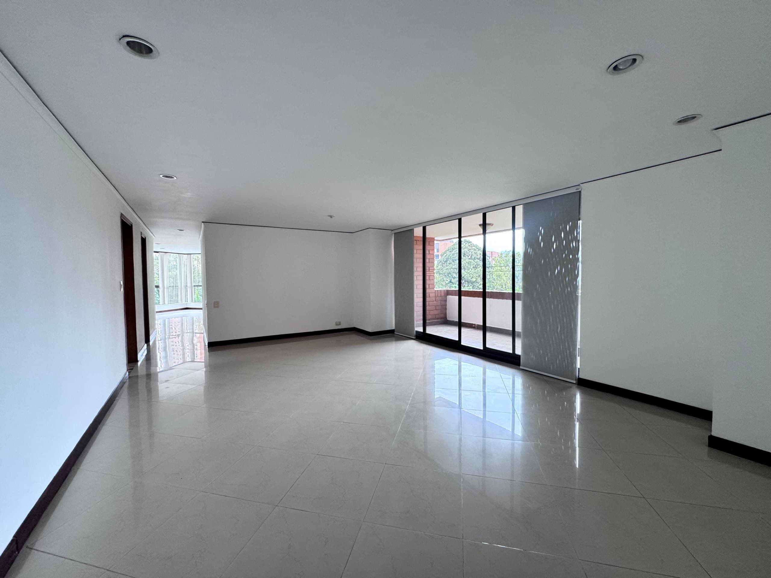 Apartamento en arriendo en Los Balsos, El Poblado, Medellín — foto 3 de 20