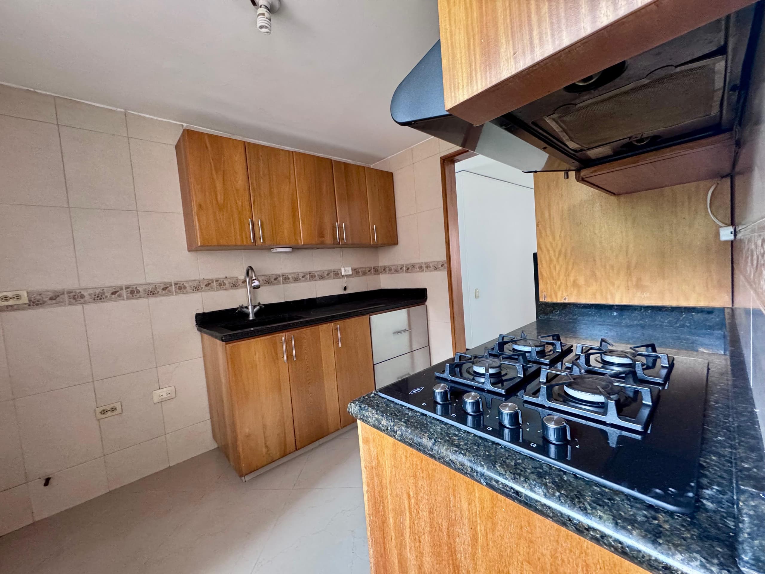 Apartamento en arriendo en Los Balsos, El Poblado, Medellín — foto 5 de 20
