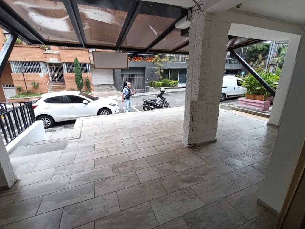 Local en arriendo en Laureles Medellín — foto 2 de 20