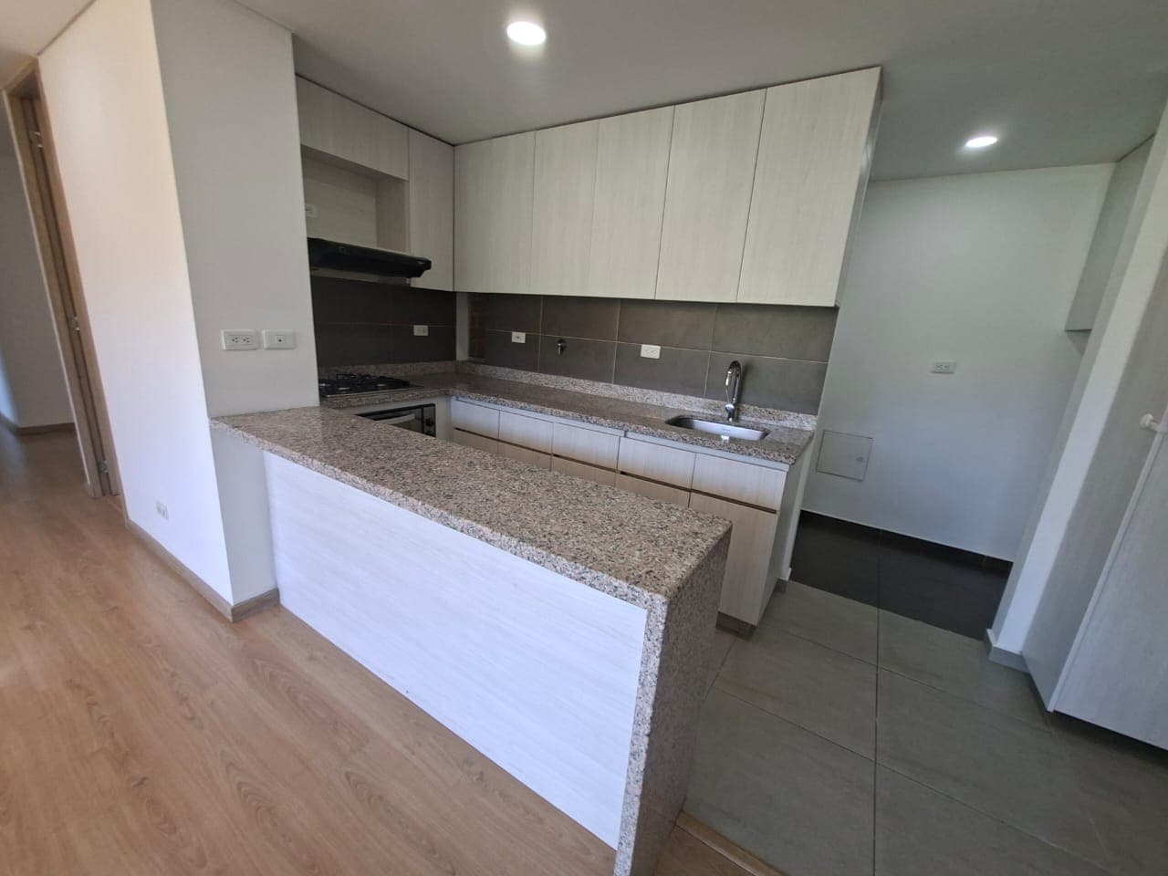 Apartamento en arriendo en San Remo, Sabaneta — foto 2 de 20