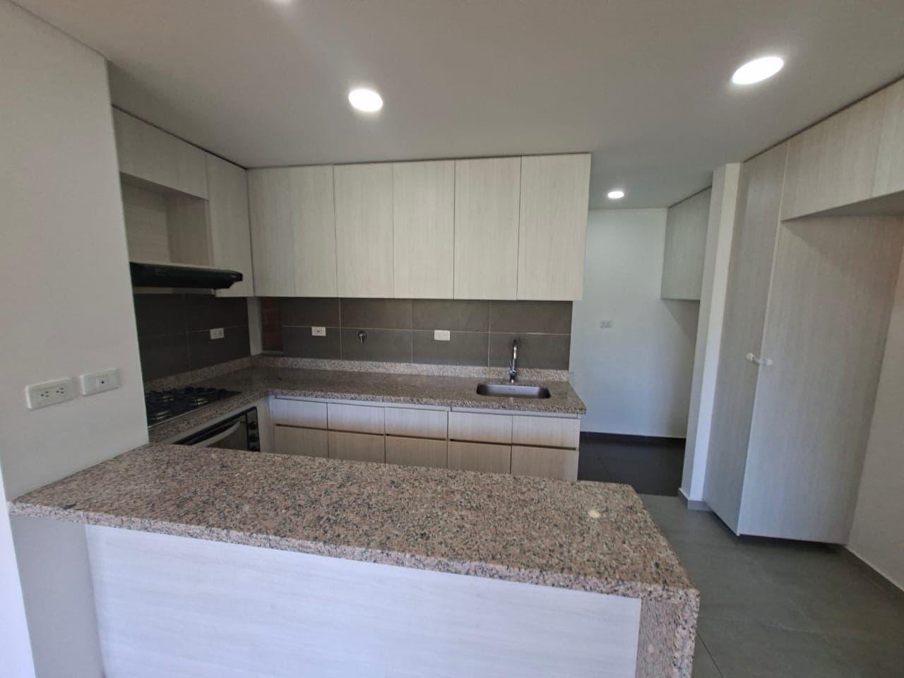 Apartamento en arriendo en San Remo, Sabaneta — foto 3 de 20