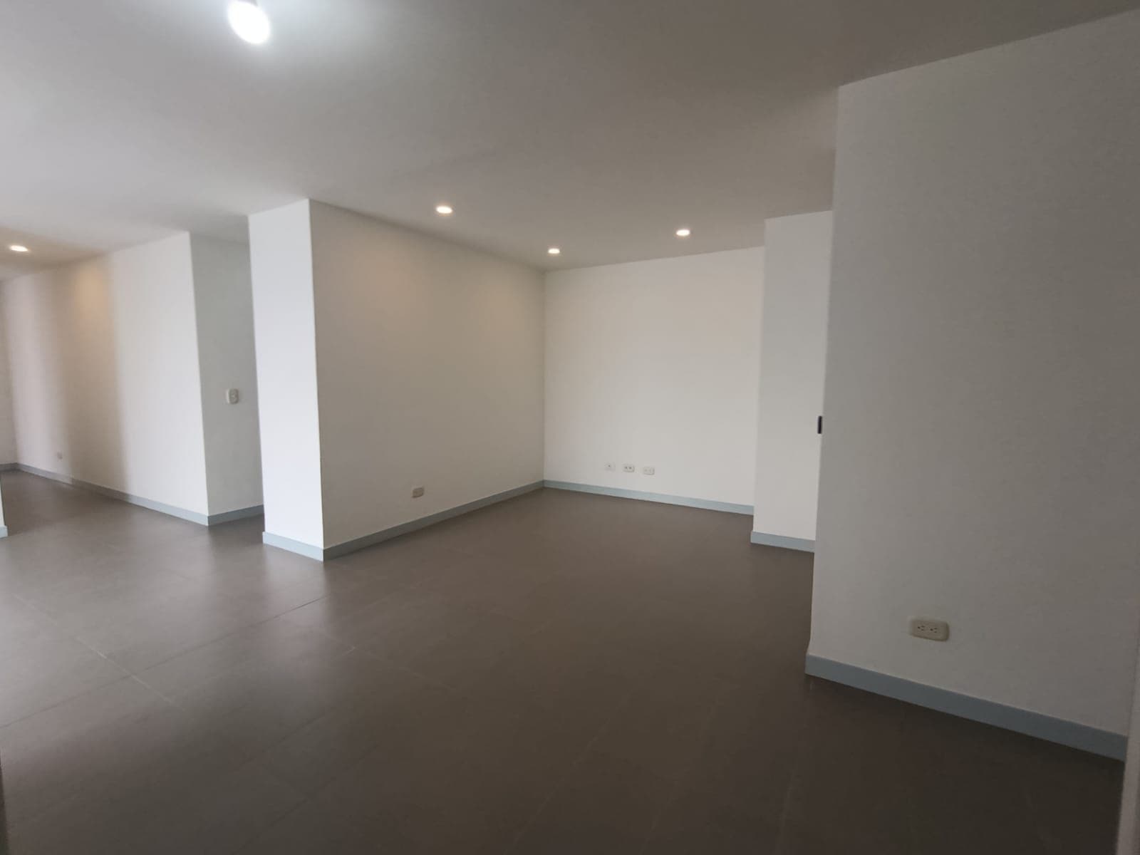 Apartamento en arriendo en Castropol, El Poblado, Medellín — foto 5 de 20