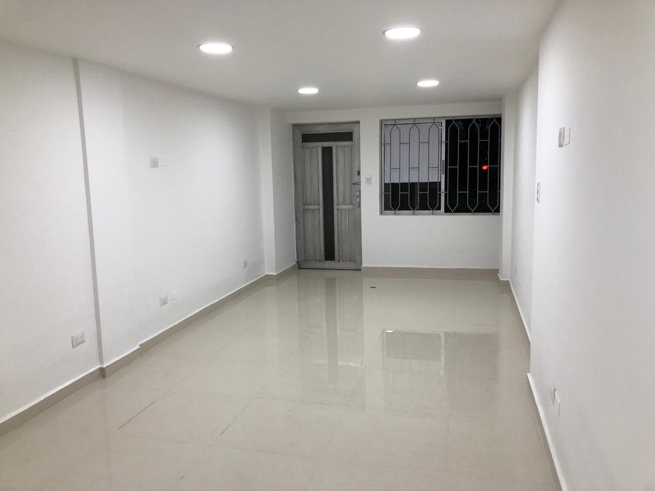 Local en arriendo en Laureles Medellín — foto 1 de 15