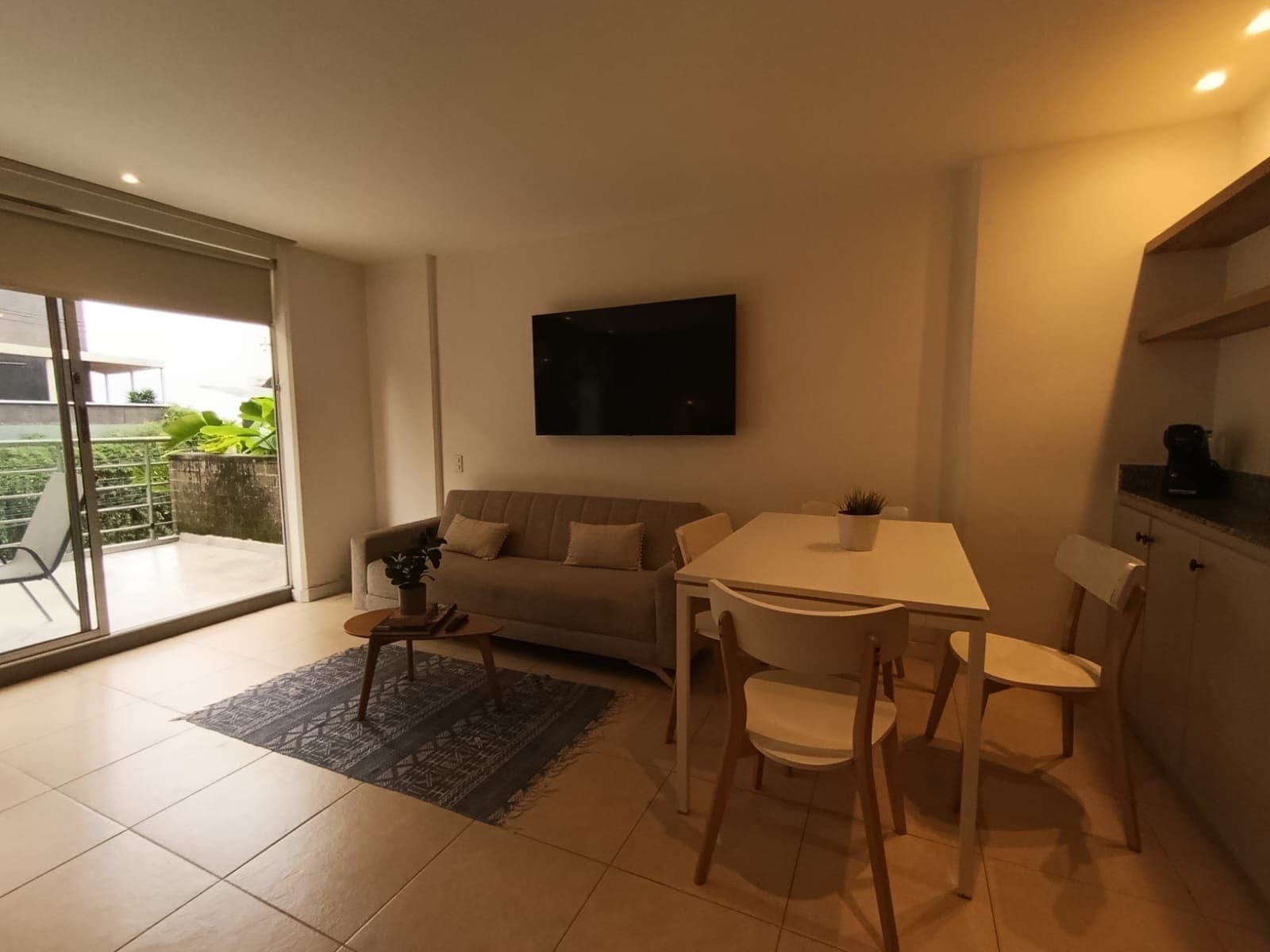 Apartaestudio en arriendo en Las Lomas, El Poblado, Medellín — foto 2 de 13