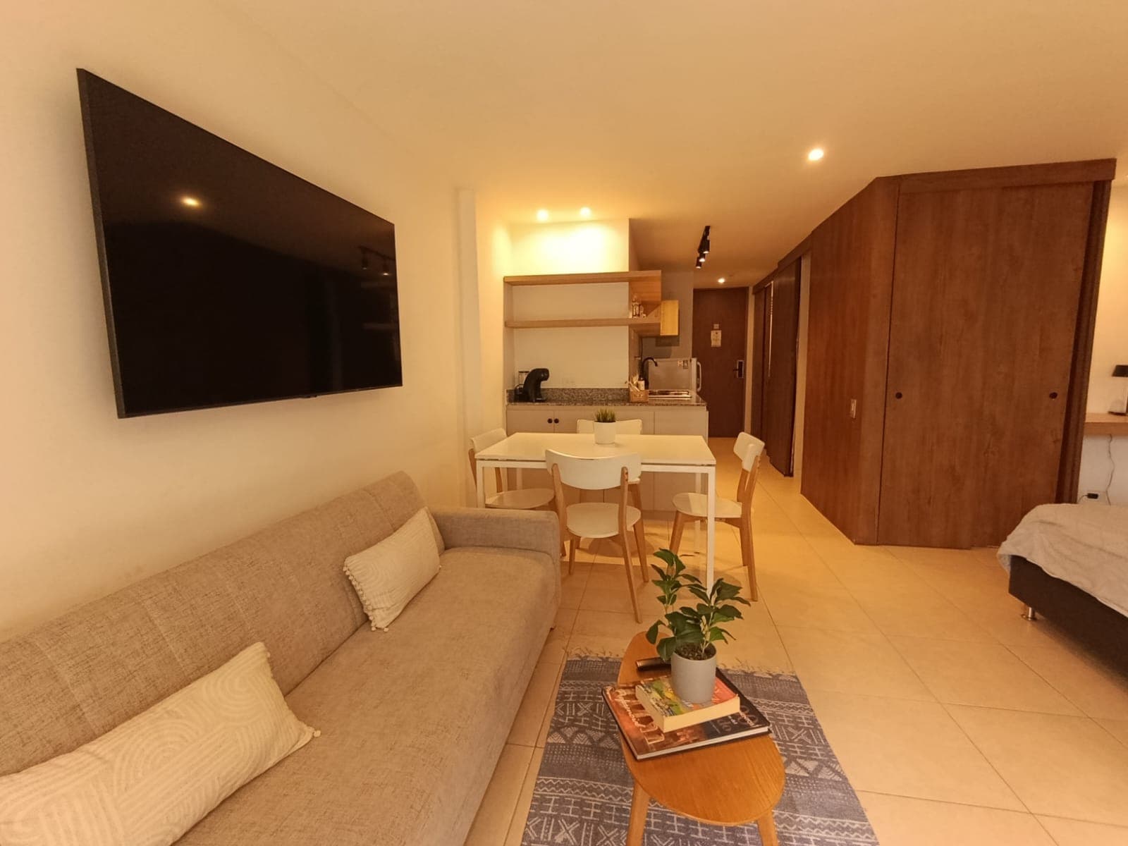 Apartaestudio en arriendo en Las Lomas, El Poblado, Medellín — foto 4 de 13