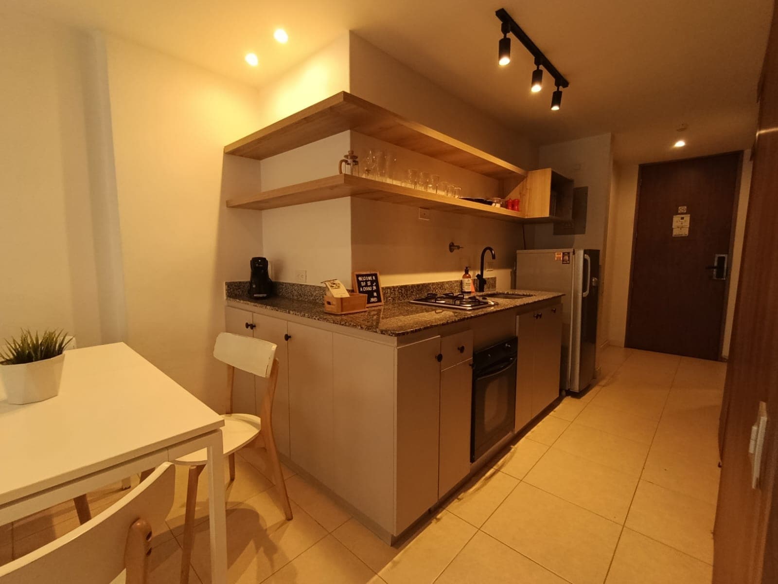 Apartaestudio en arriendo en Las Lomas, El Poblado, Medellín — foto 5 de 13