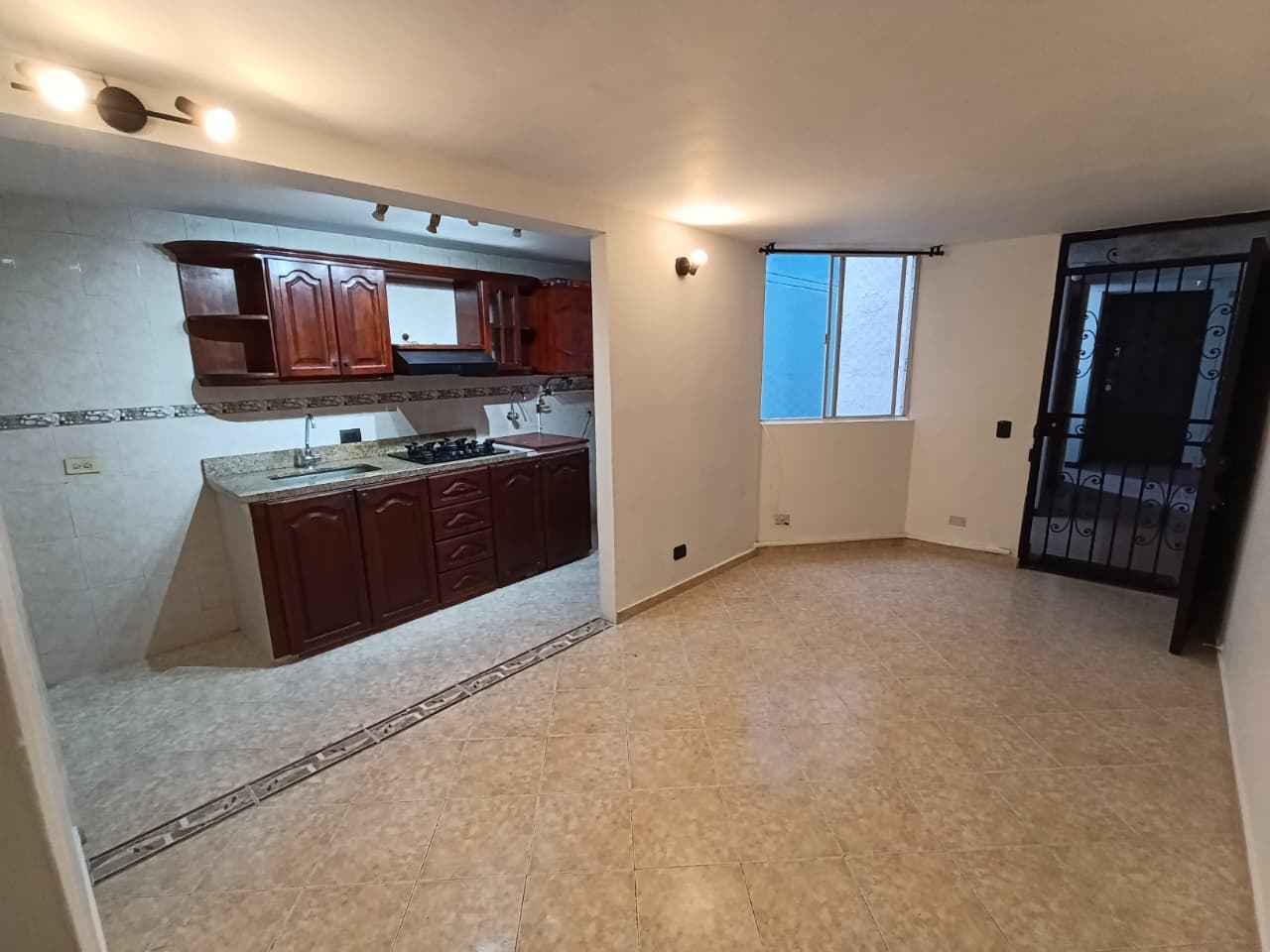 Apartamento en arriendo en Boston, Centro, Medellín — foto 1 de 14