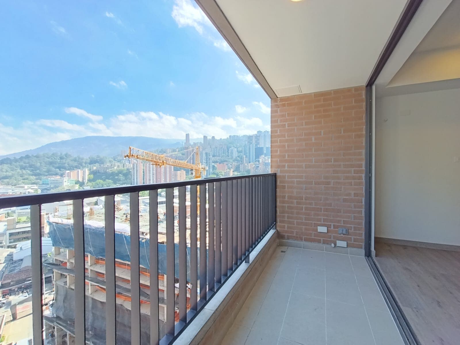 Apartamento en arriendo en Ciudad del Rio, El Poblado, Medellín — foto 1 de 16