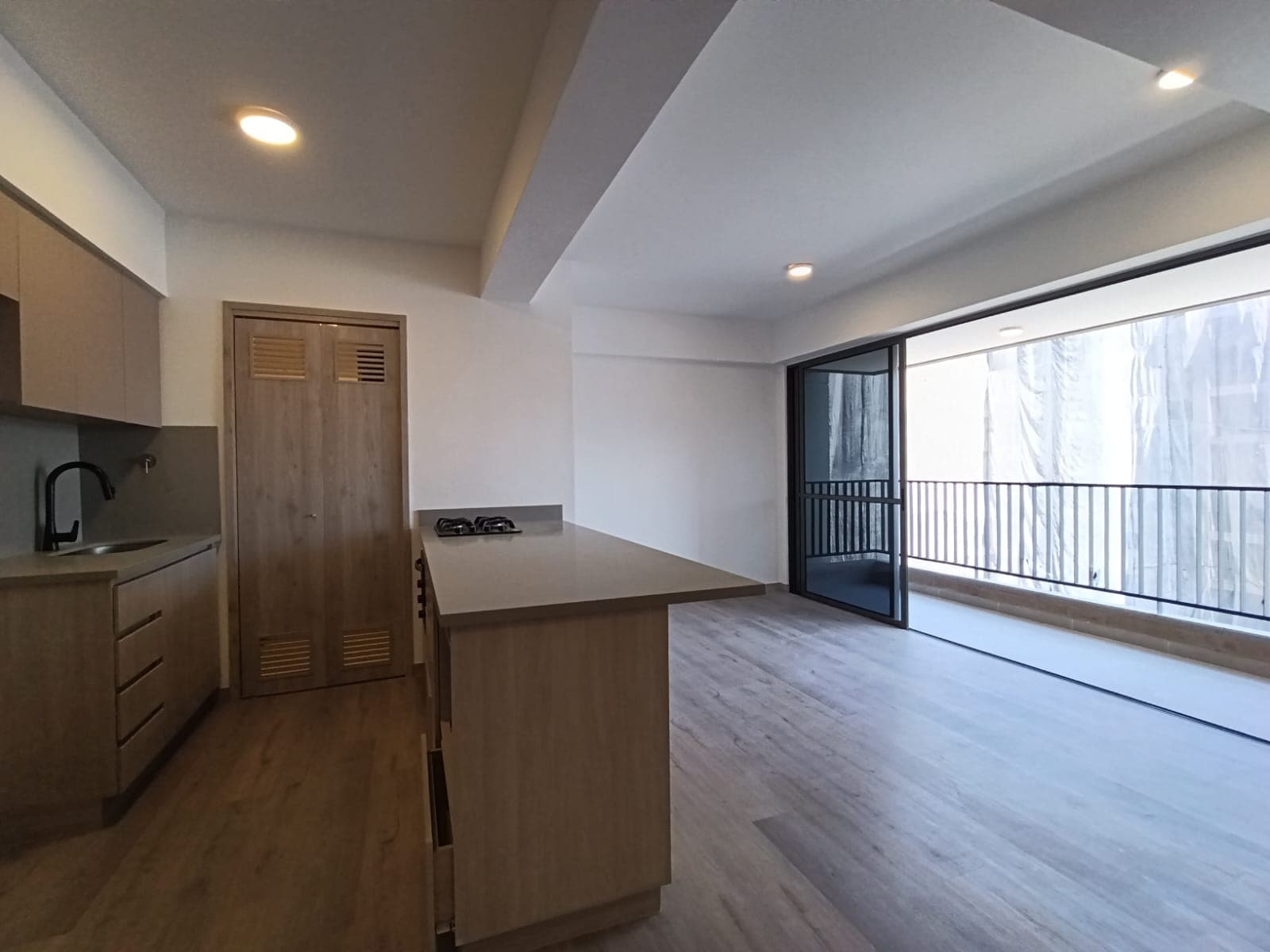 Apartamento en arriendo en Ciudad del Rio, El Poblado, Medellín — foto 3 de 16