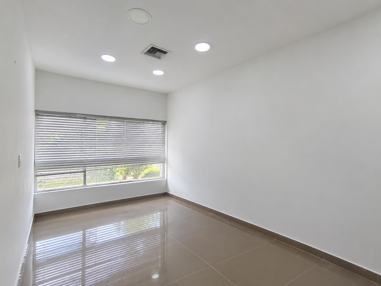 Oficina en arriendo en Milla de Oro, El Poblado, Medellín — foto 1 de 9