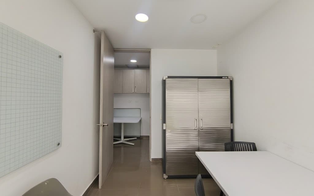 Oficina en arriendo en Milla de Oro, El Poblado, Medellín — foto 5 de 9