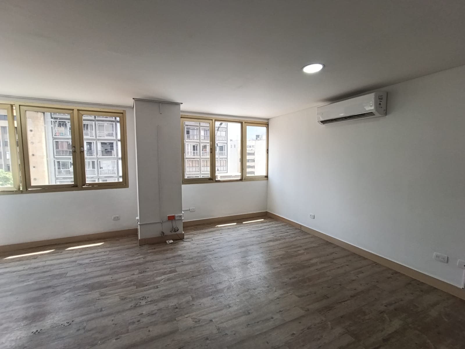 Oficina en arriendo en La Candelaria, Centro, Medellín — foto 3 de 11