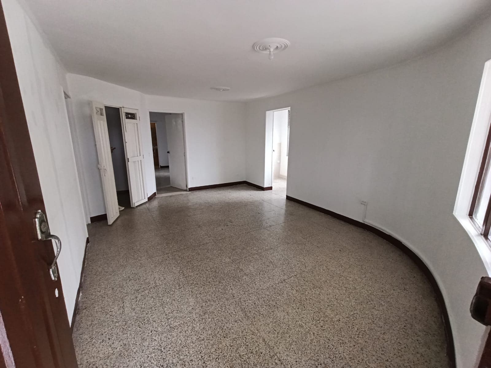 Apartamento en arriendo en Los Colores, Laureles, Medellín — foto 3 de 12