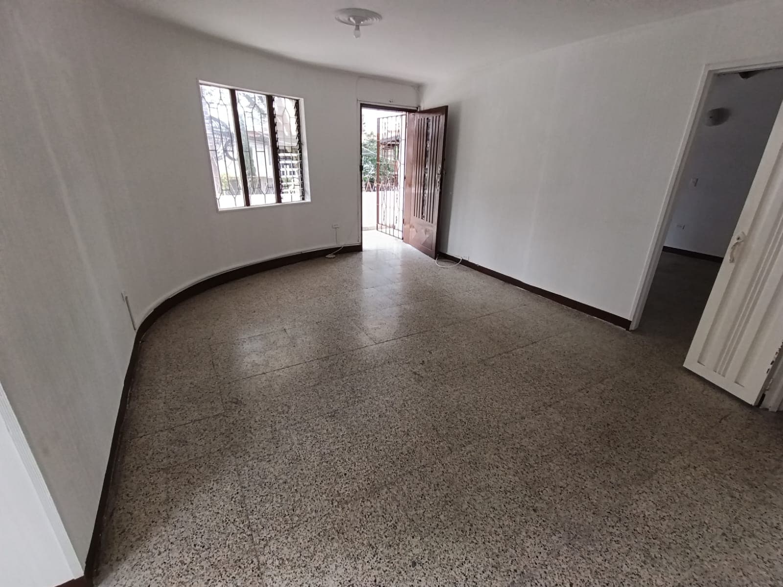 Apartamento en arriendo en Los Colores, Laureles, Medellín — foto 4 de 12