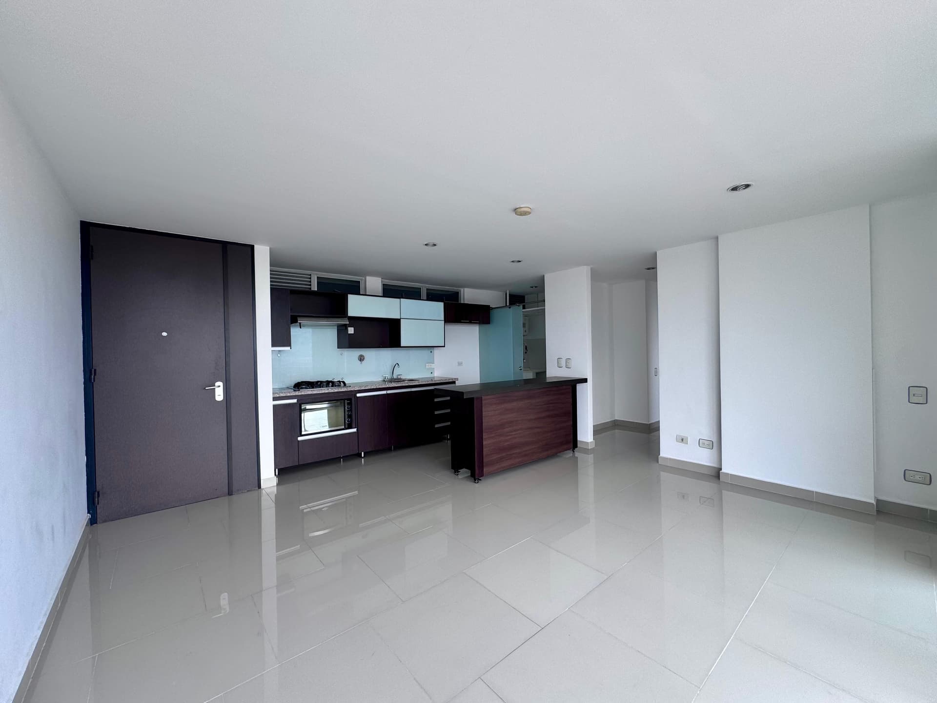 Apartamento en arriendo en La Cuenca, Envigado — foto 1 de 16