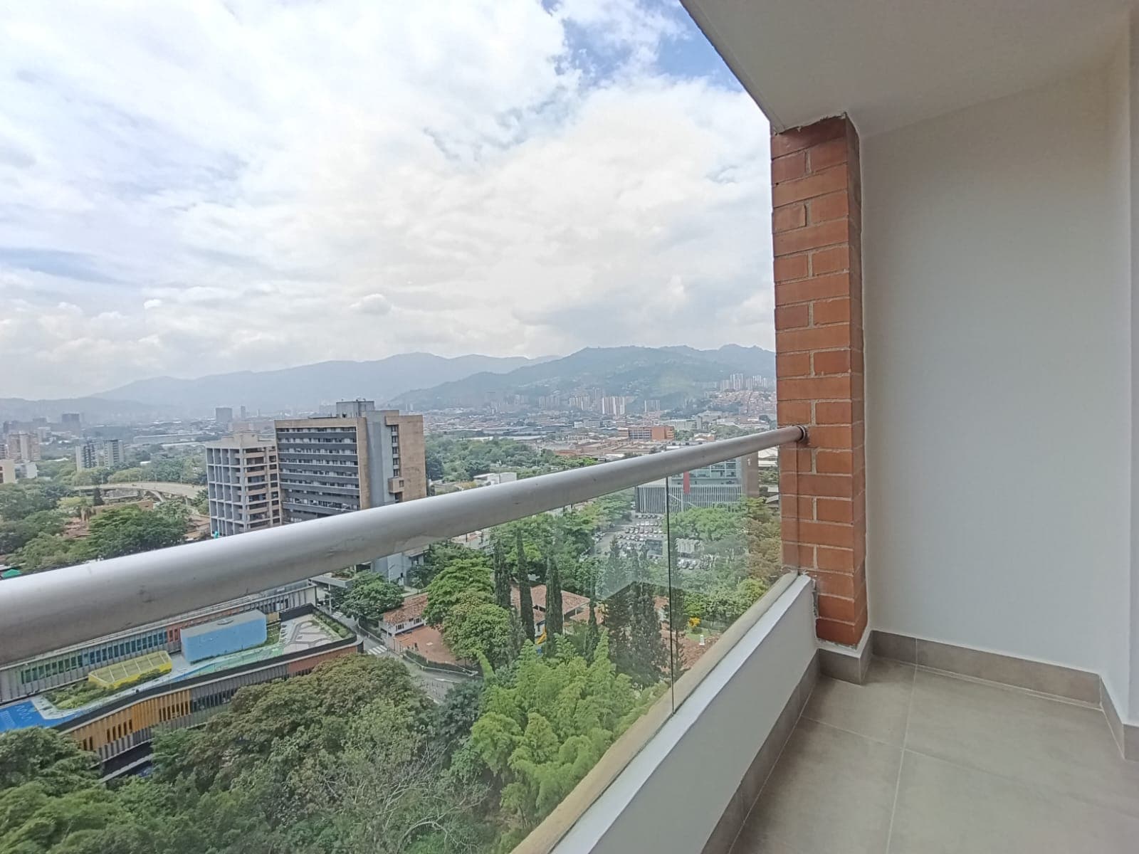 Apartamento en arriendo en Medellín — foto 2 de 16