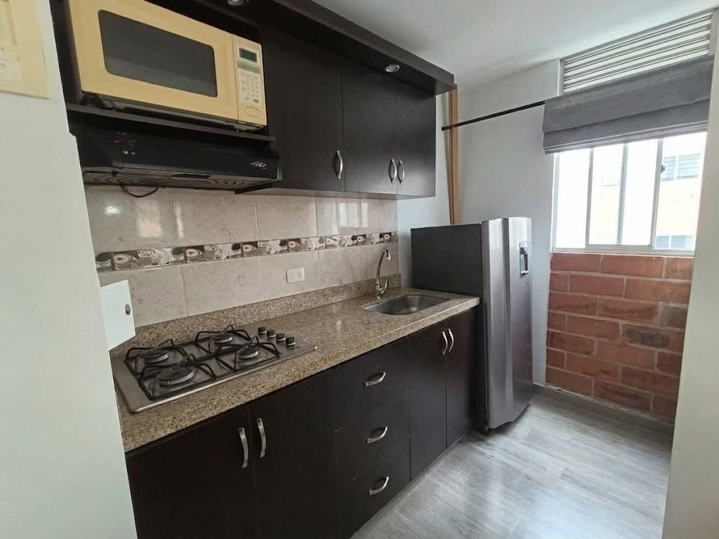 Apartamento en arriendo en Calasanz Parte Alta, La America, Medellín — foto 2 de 12