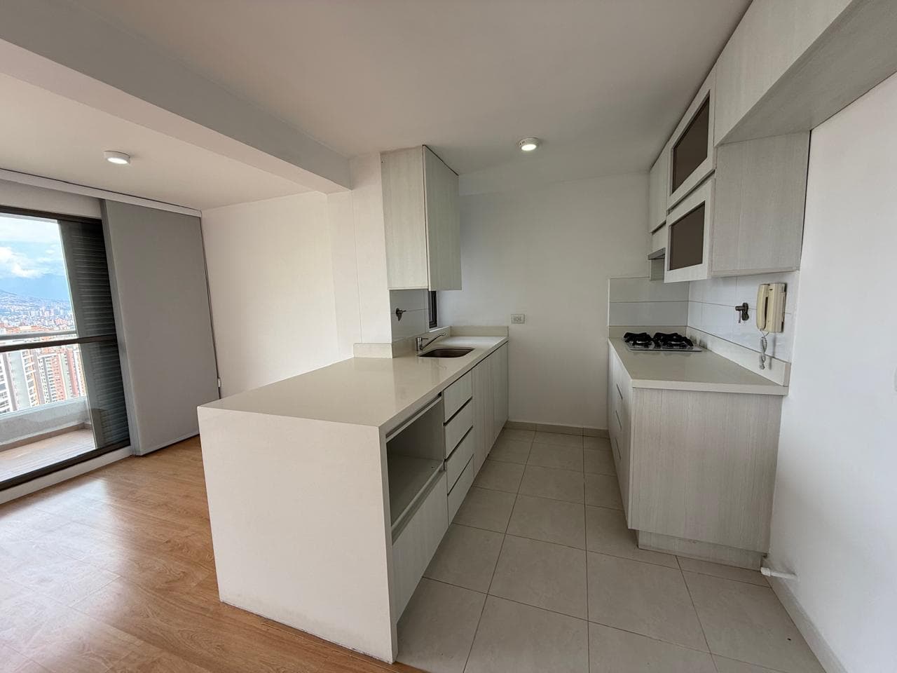 Apartamento en arriendo en La Loma de los Bernal, Belen, Medellín — foto 1 de 19