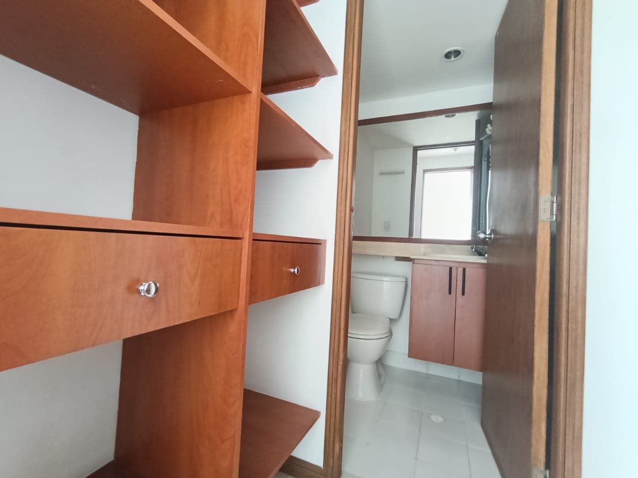 Apartamento en arriendo en Castropol, El Poblado, Medellín — foto 5 de 14
