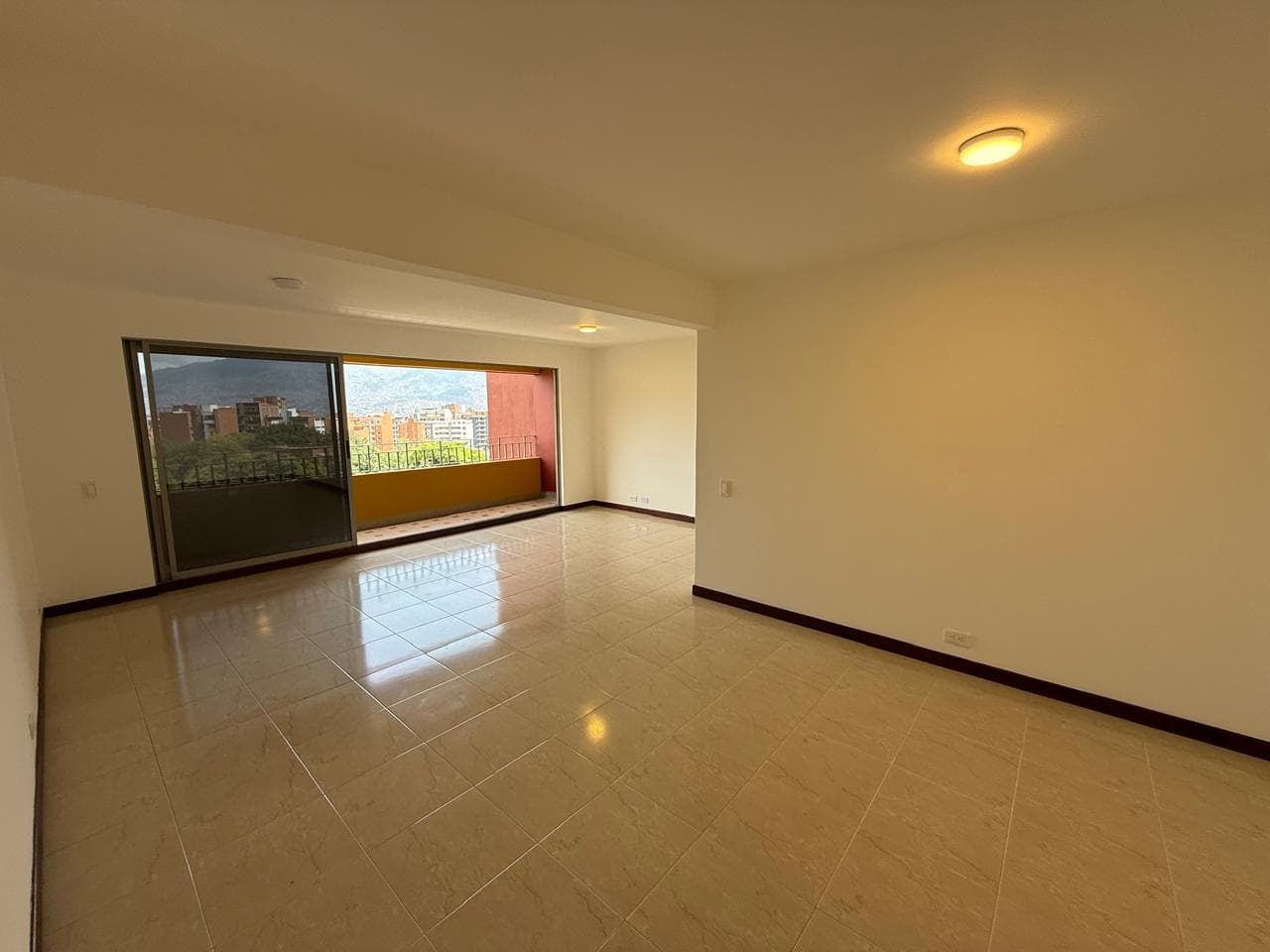 Apartamento en arriendo en La Castellana, Laureles, Medellín — foto 3 de 20