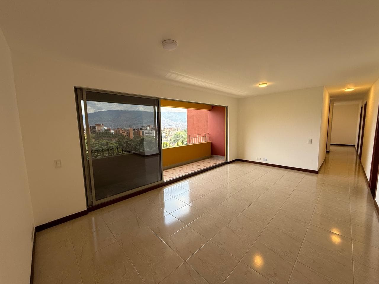 Apartamento en arriendo en La Castellana, Laureles, Medellín — foto 5 de 20