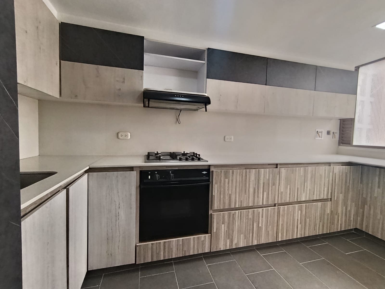 Apartamento en arriendo en La Frontera Campestre, El Poblado, Medellín — foto 3 de 12