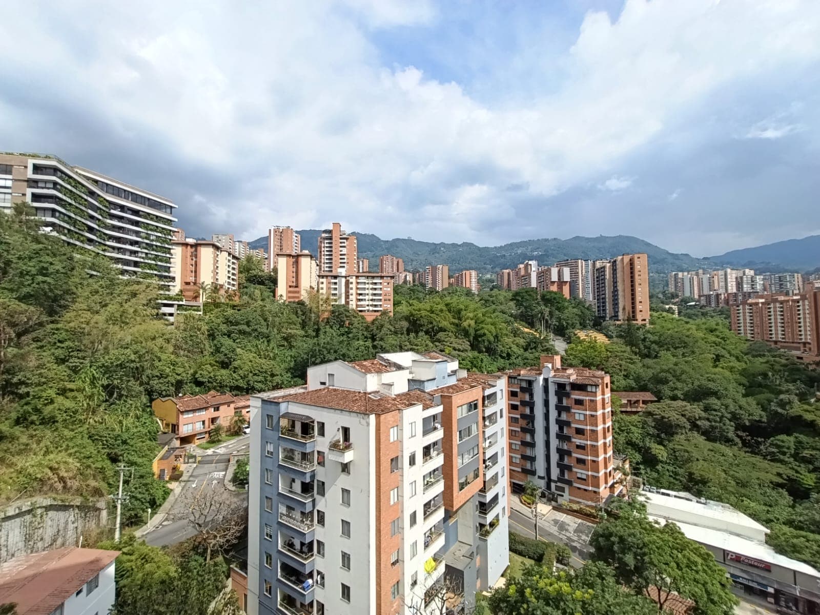 Apartamento en arriendo en La Abadia, Envigado — foto 1 de 17