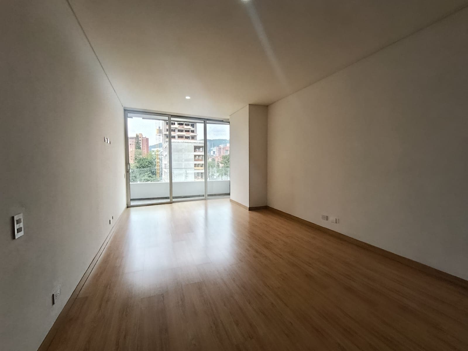 Apartamento en arriendo en Loma de los Parra, El Poblado, Medellín — foto 3 de 13