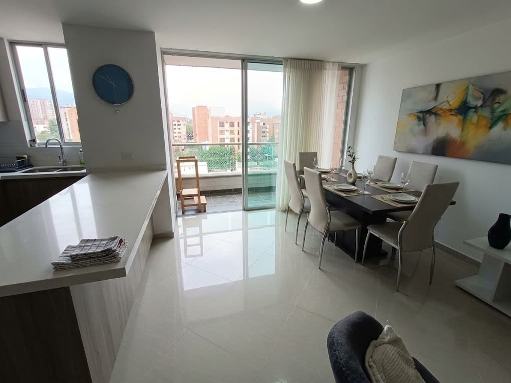 Apartamento en arriendo en Laureles Medellín — foto 1 de 12