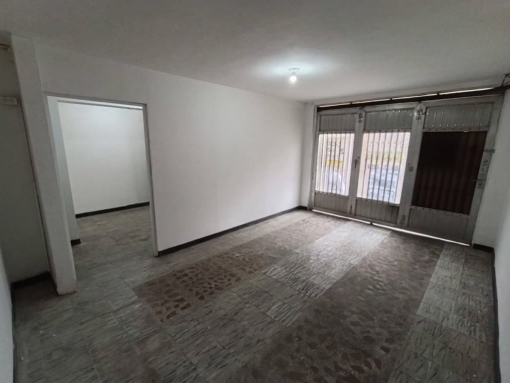 Casa Comercial en arriendo en Calasanz, La America, Medellín — foto 3 de 20