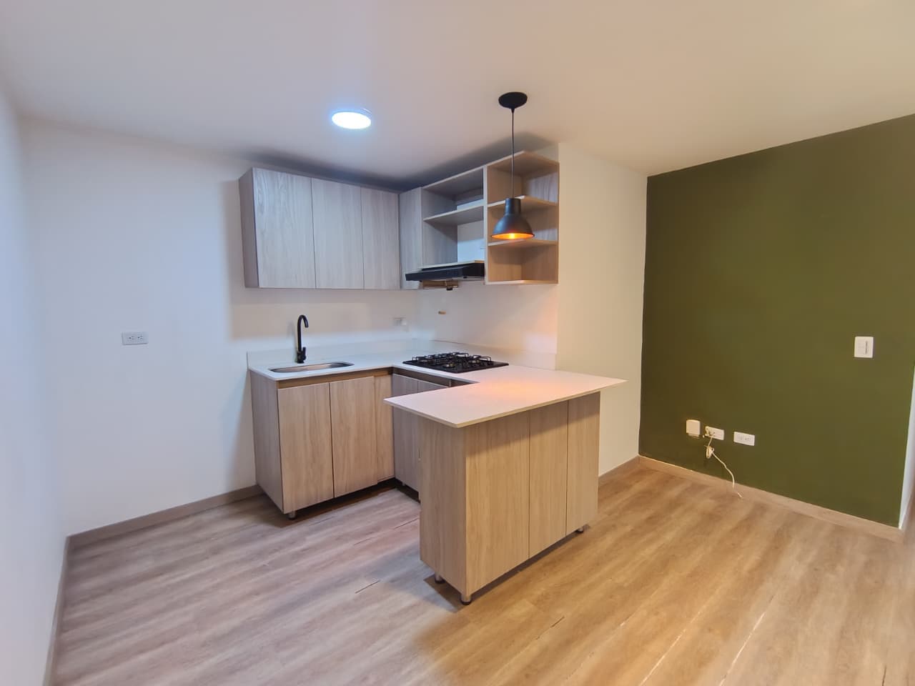 Apartamento en arriendo en Suramericana, Laureles, Medellín — foto 1 de 9