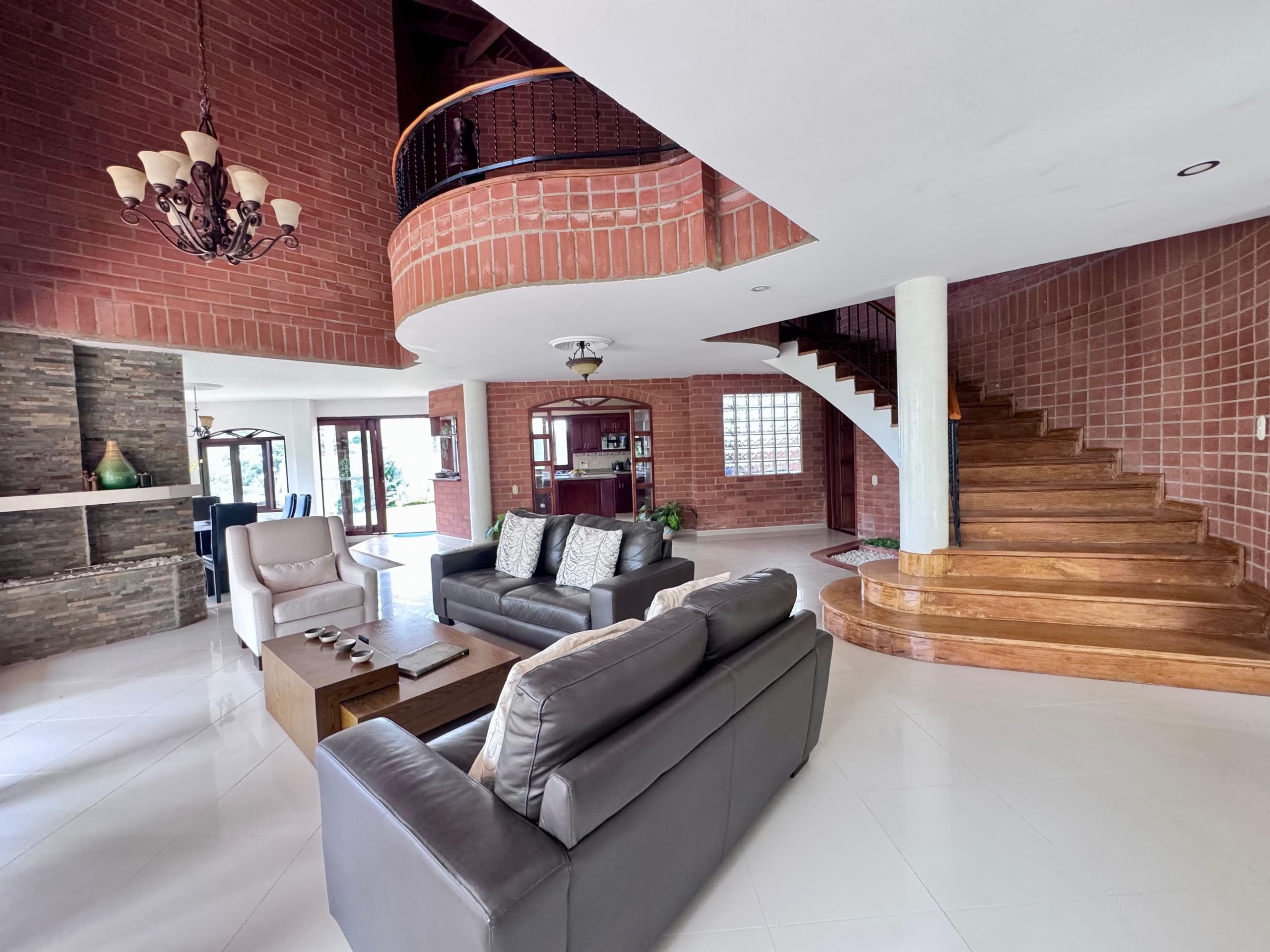 Casa Campestre en arriendo en Loma del Atravesado, Envigado — foto 1 de 20