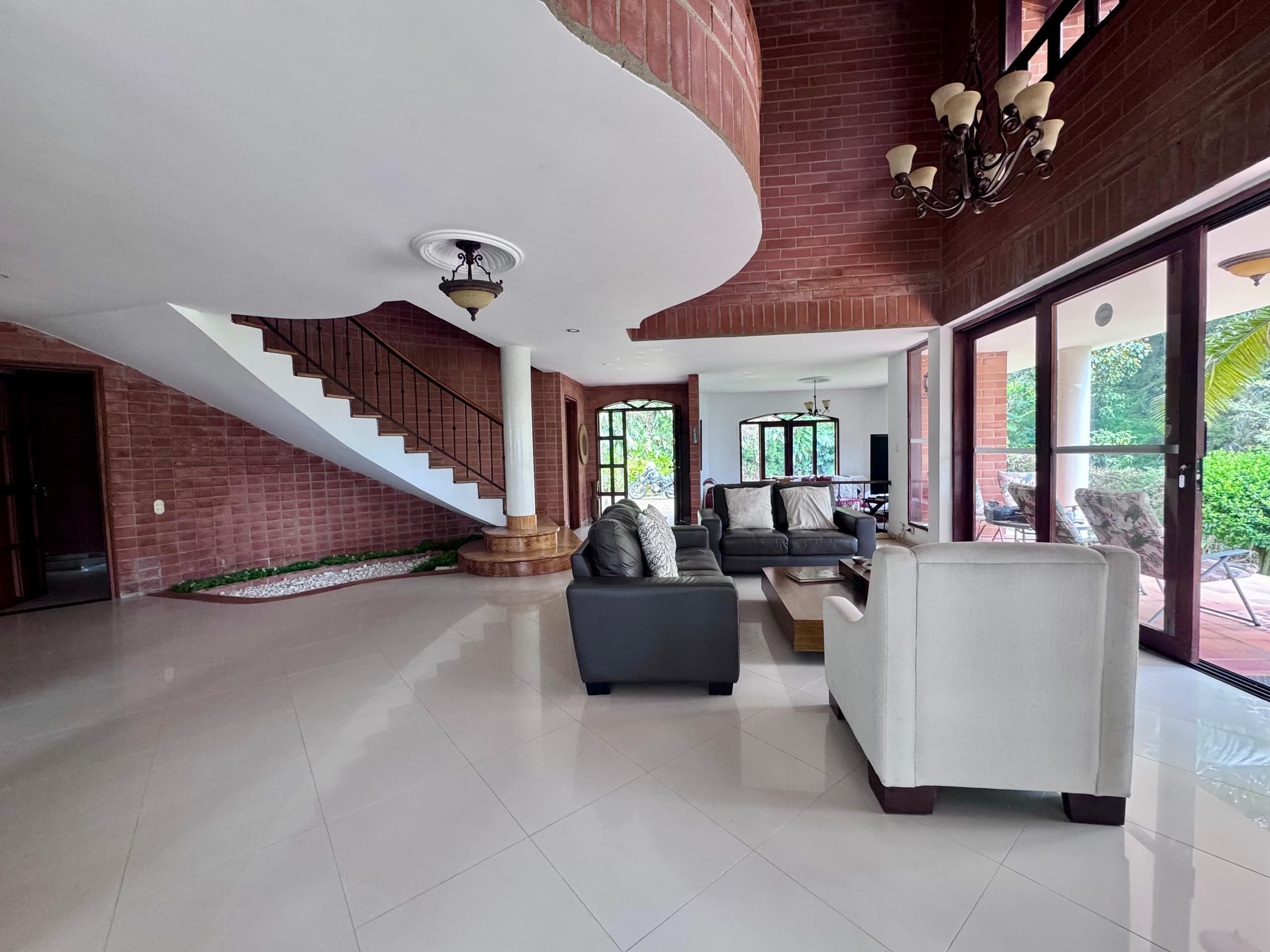 Casa Campestre en arriendo en Loma del Atravesado, Envigado — foto 2 de 20