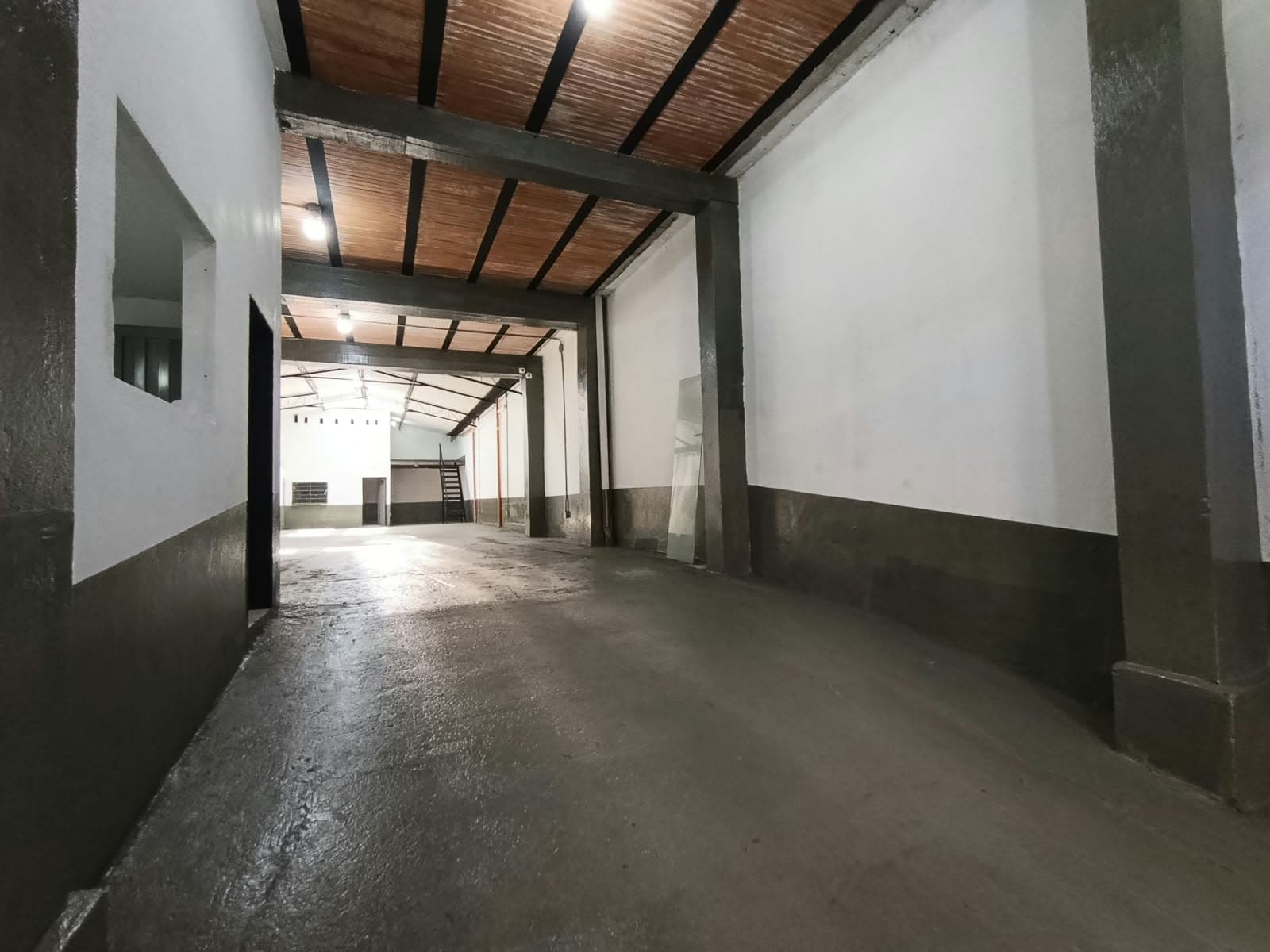 Bodega en arriendo en Buenos Aires, Centro, Medellín — foto 1 de 16